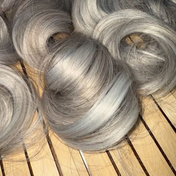 4pc Clip-in Hair Extensions, NEW - Picture 2 of 3